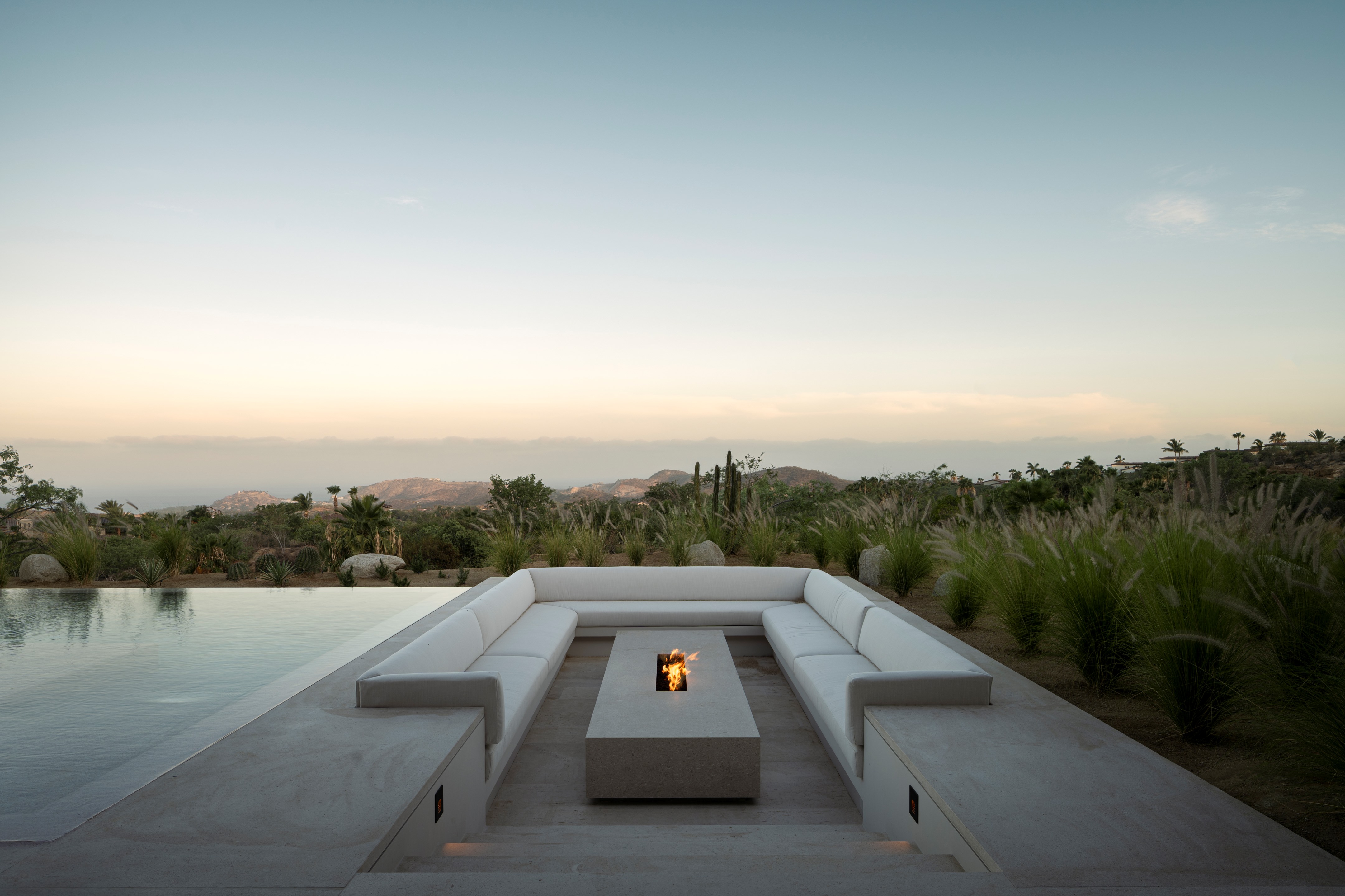 Casa La Vista: A Desert Home Framing The Horizon