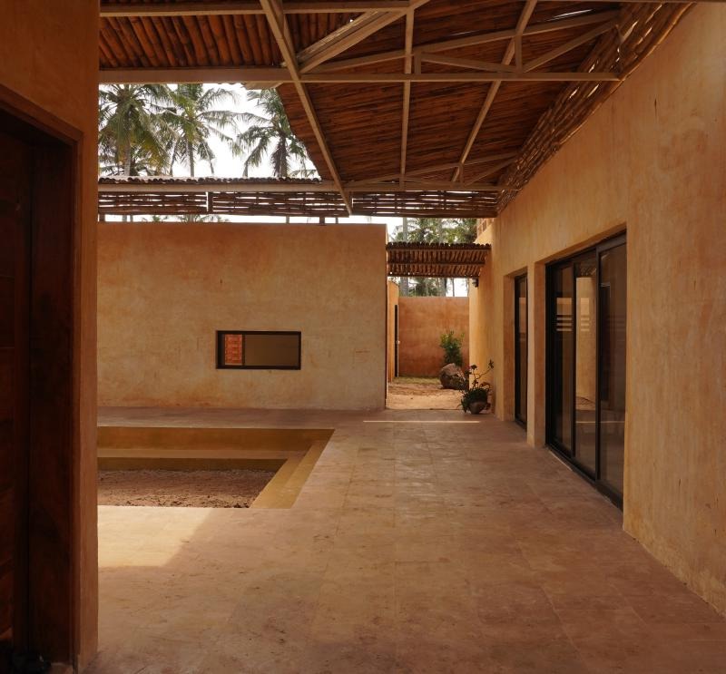 Rhythmic Shadows: Aznar Tailly Orchestrates a Tropical Dialogue in Villa Mondoukou