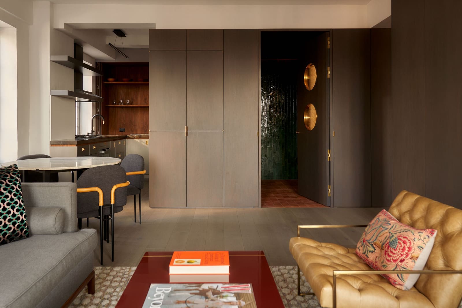 When Every Inch Counts: Crafting Intimacy in a 400-Square-Foot Chelsea Home