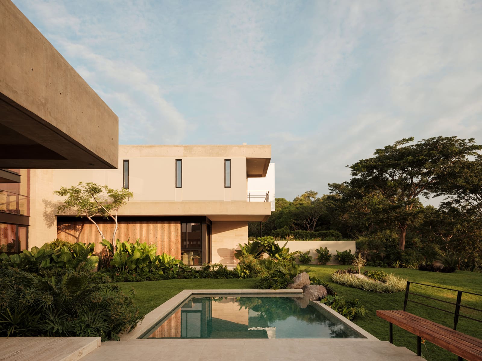 Mass Before Detail: How Naab House Redefines Residential Volume in Mexico City