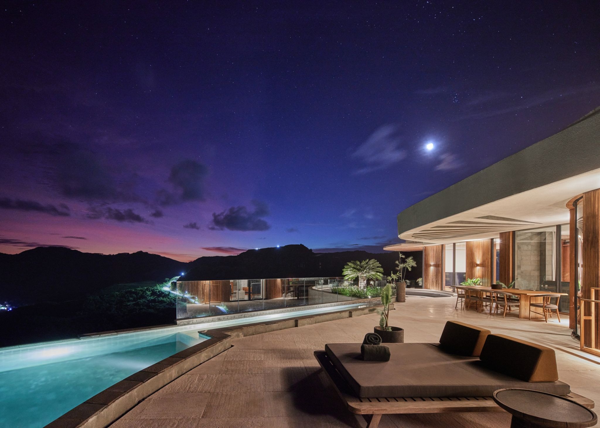 Nyrenstone Estate: Architecture Shaped by Slope, Geometry, and the Sea