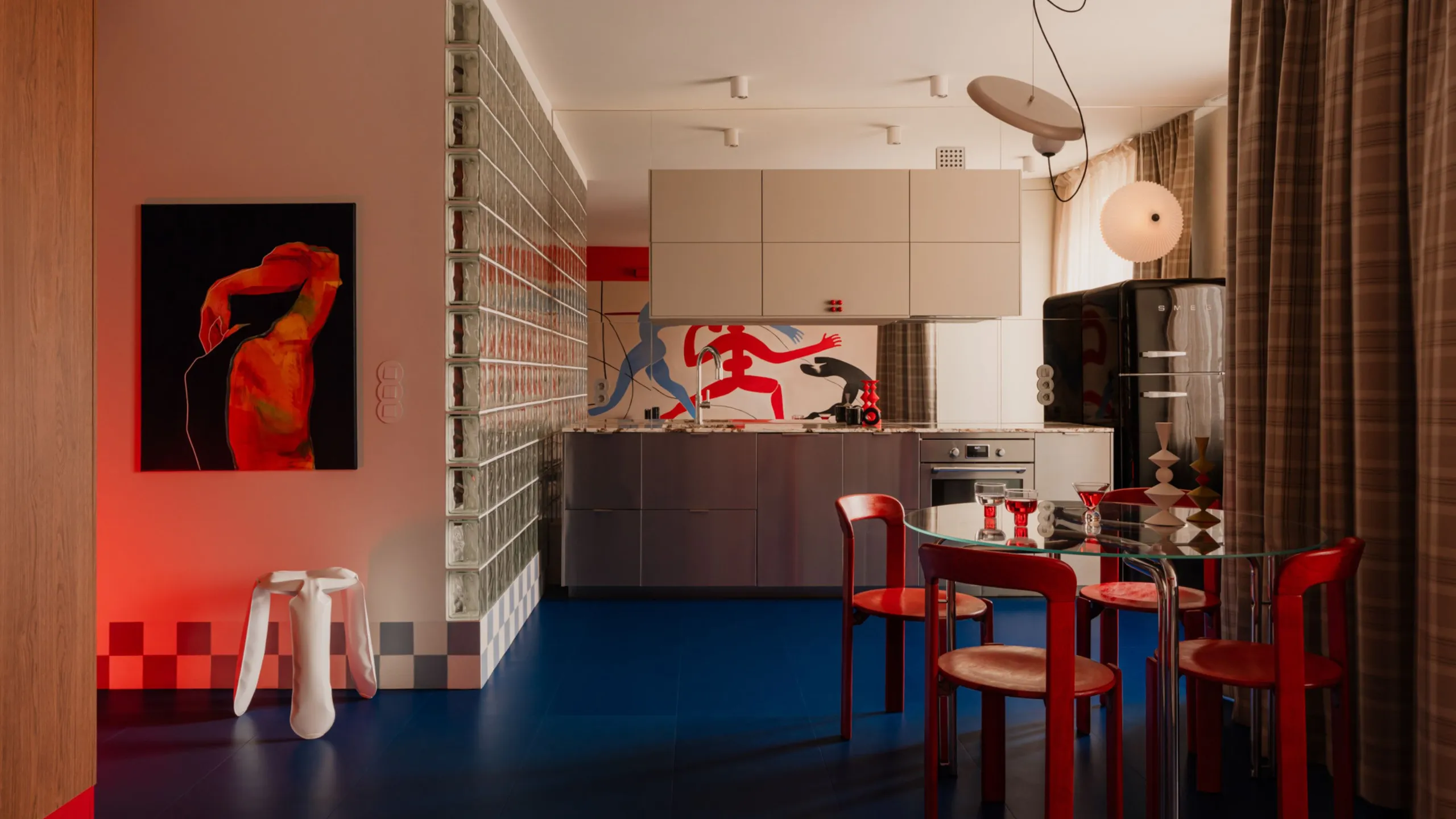 Patterned Furniture In Minimal Interiors: Where Simplicity Meets Expression