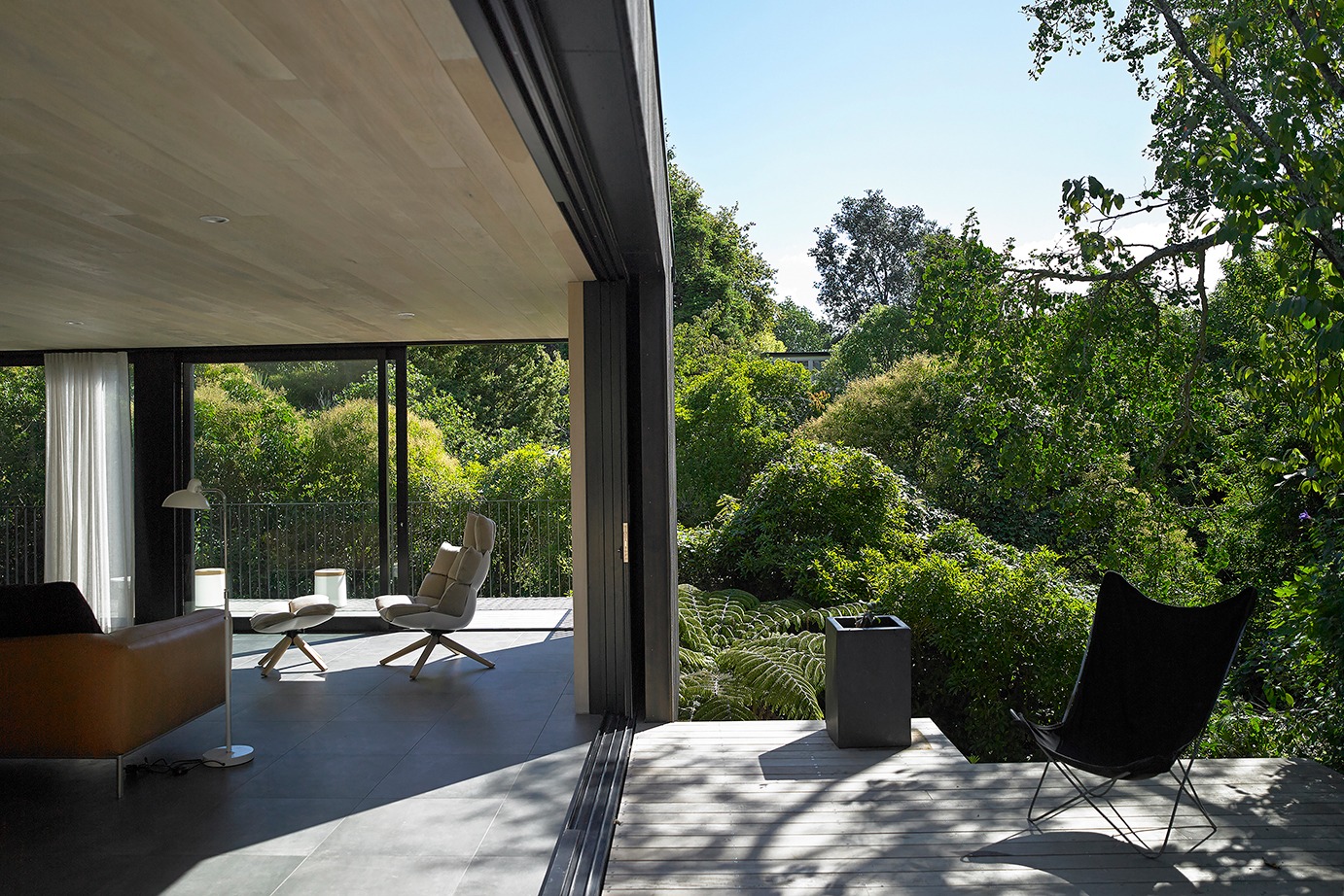 Waiatarua House by Monk Mackenzie Melds Steep Site with Silent Architecture