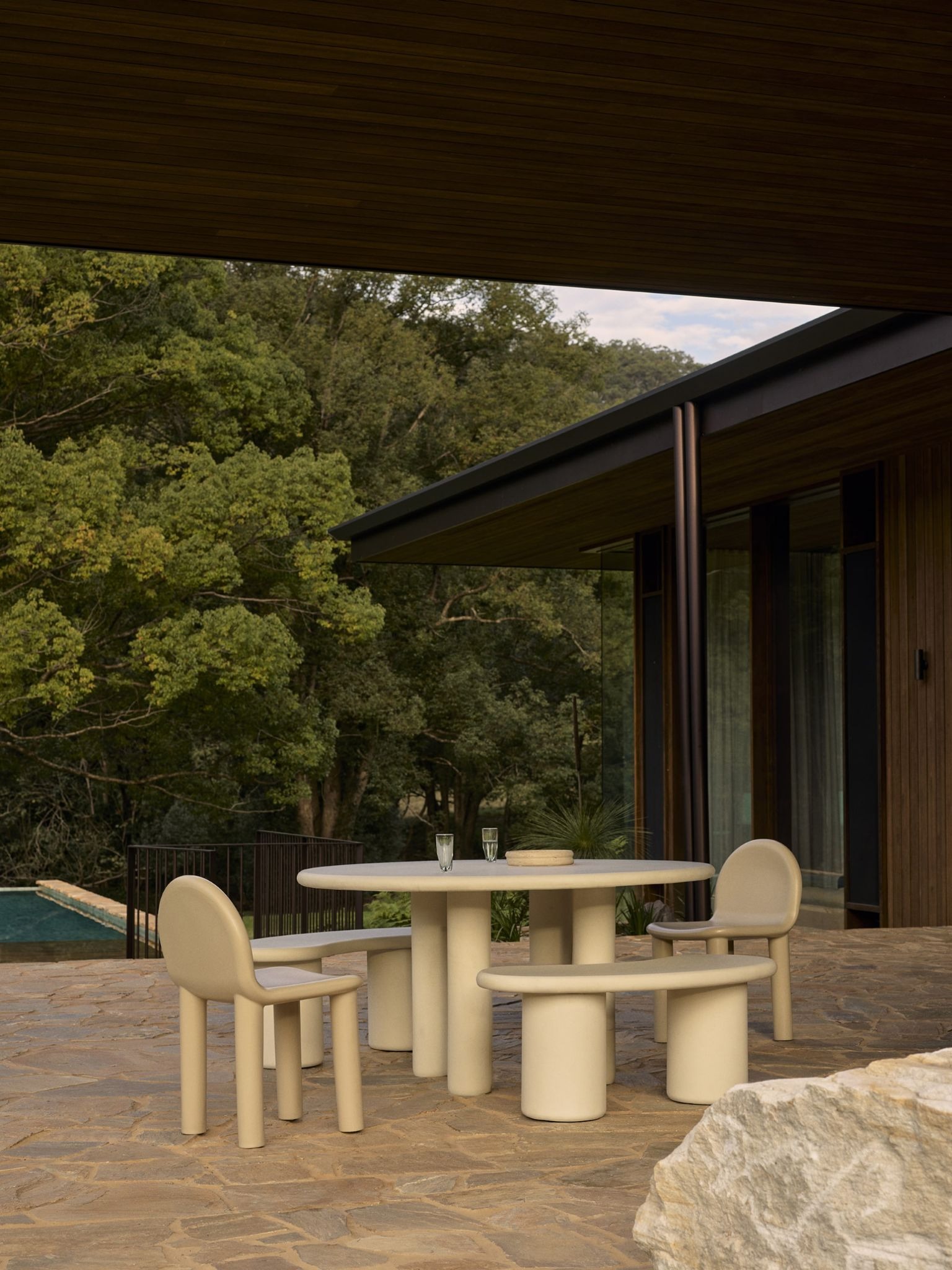 Finca Talluca: A Currumbin Valley Retreat Where Brutalism Meets Midcentury Poise