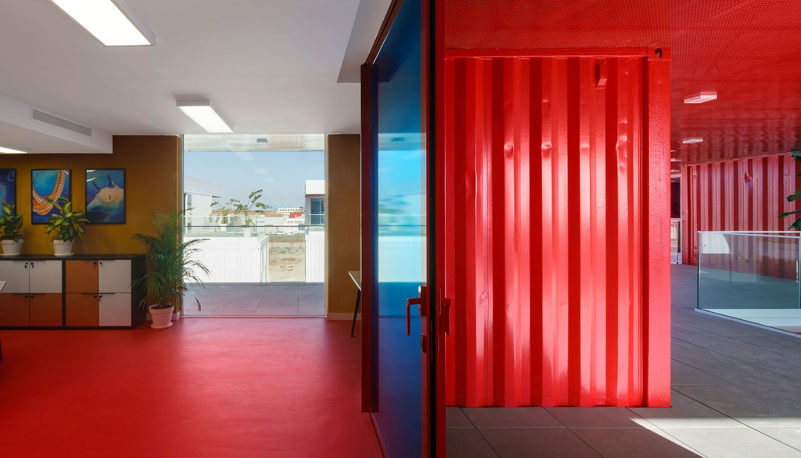 The Cargo of Ideas: Carquero Arquitectura Docks the "Incubazul" in Cadiz