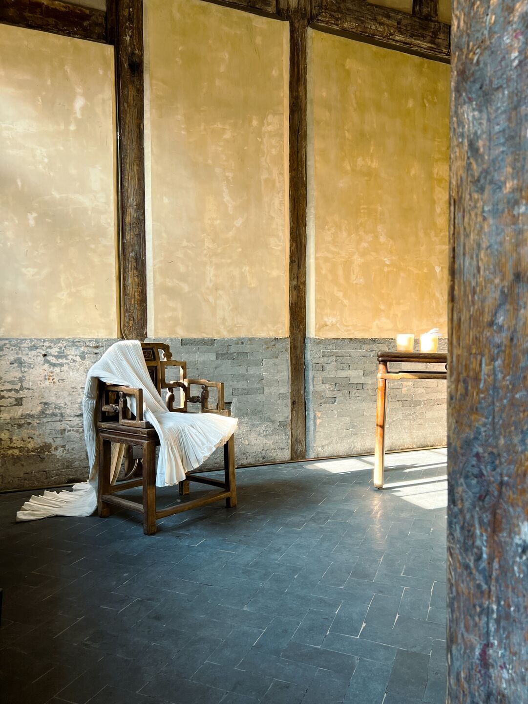 The Invisible Stitch: Zara’s Minimalist Dialogue with Beijing’s Ancient Hutongs