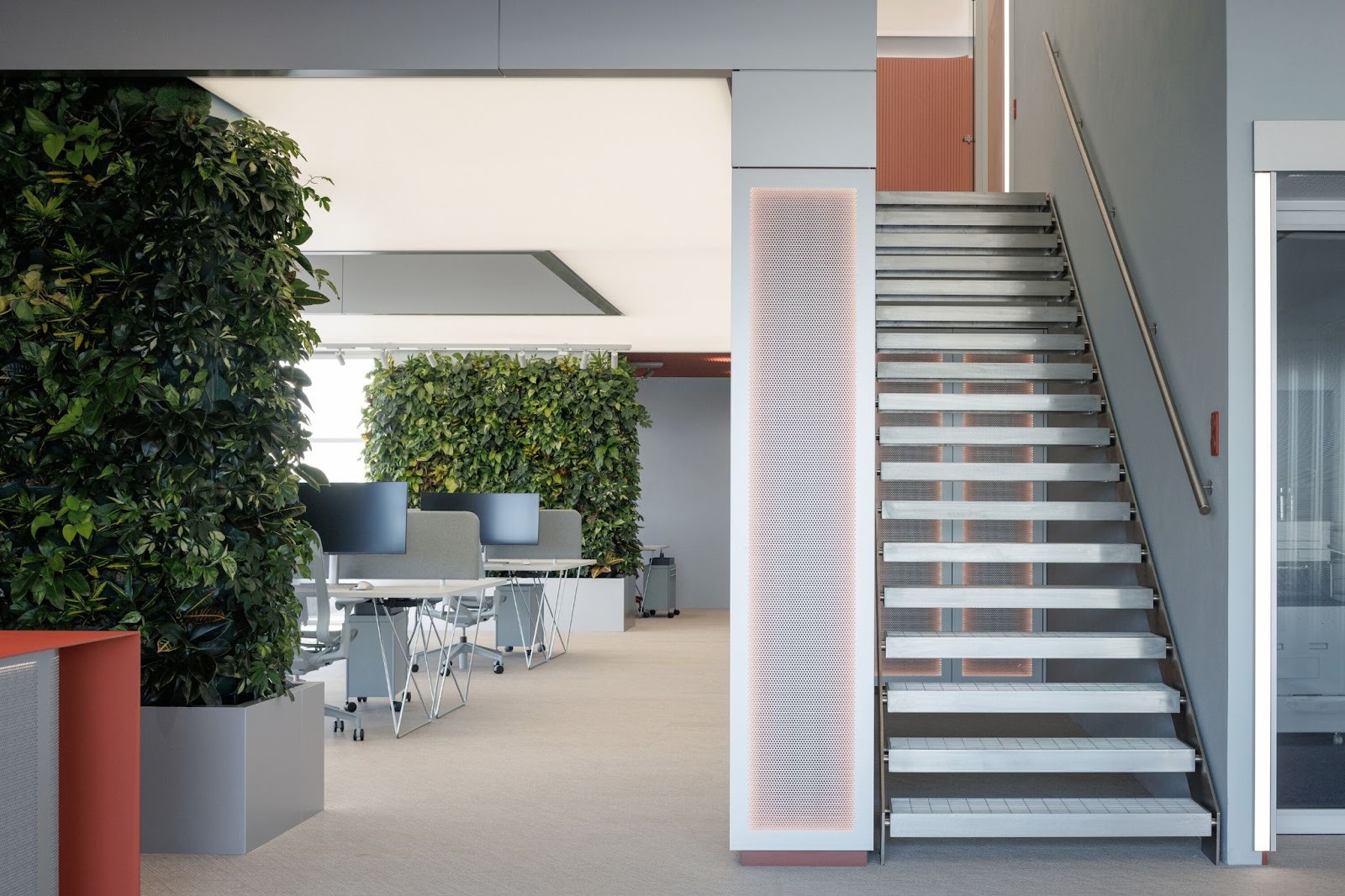 BlueRiot Deveron Workspace: CISARSTUDIO Shapes a Calm and Adaptive Office in Prague