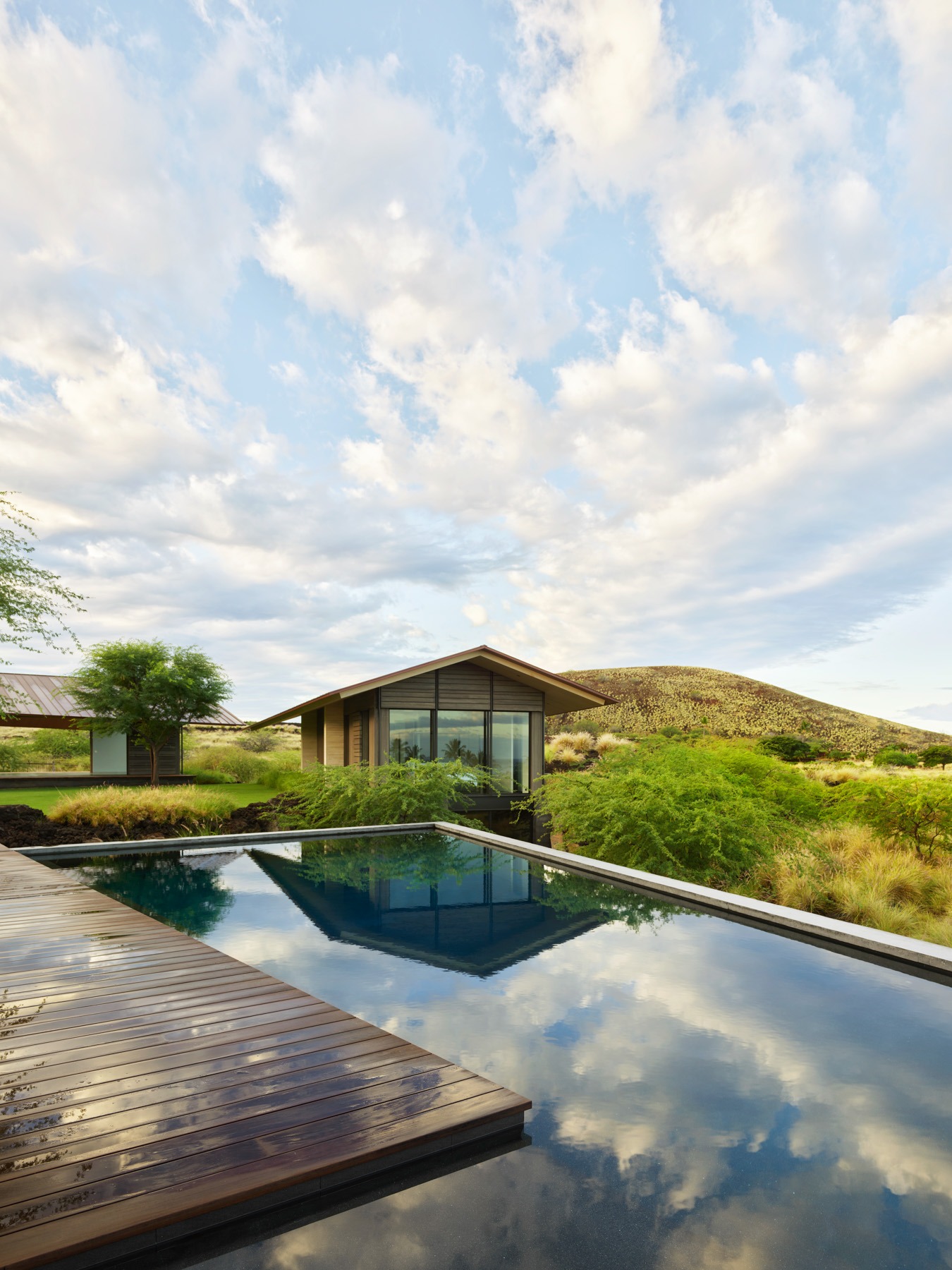 Pacific Respiration: Walker Warner Anchors Ethereal Pavilions in Kauai’s Volcanic Soil