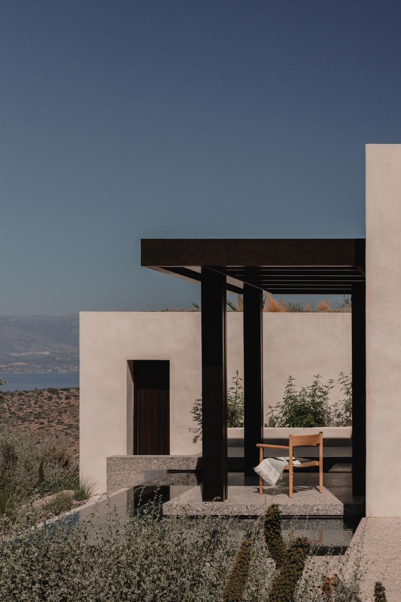 Sculpting the Ridge: Block722 Weaves "O Lofos" into the Cretan Horizon