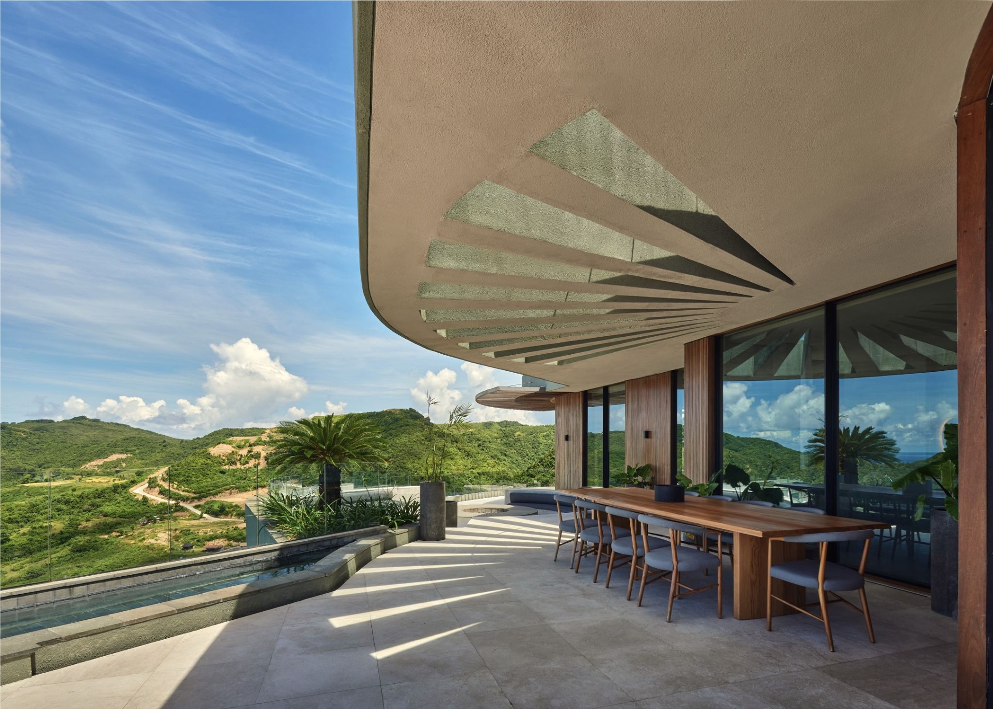 Nyrenstone Estate: Architecture Shaped by Slope, Geometry, and the Sea