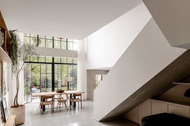 Edwardian Terraces and the Geometry of Light