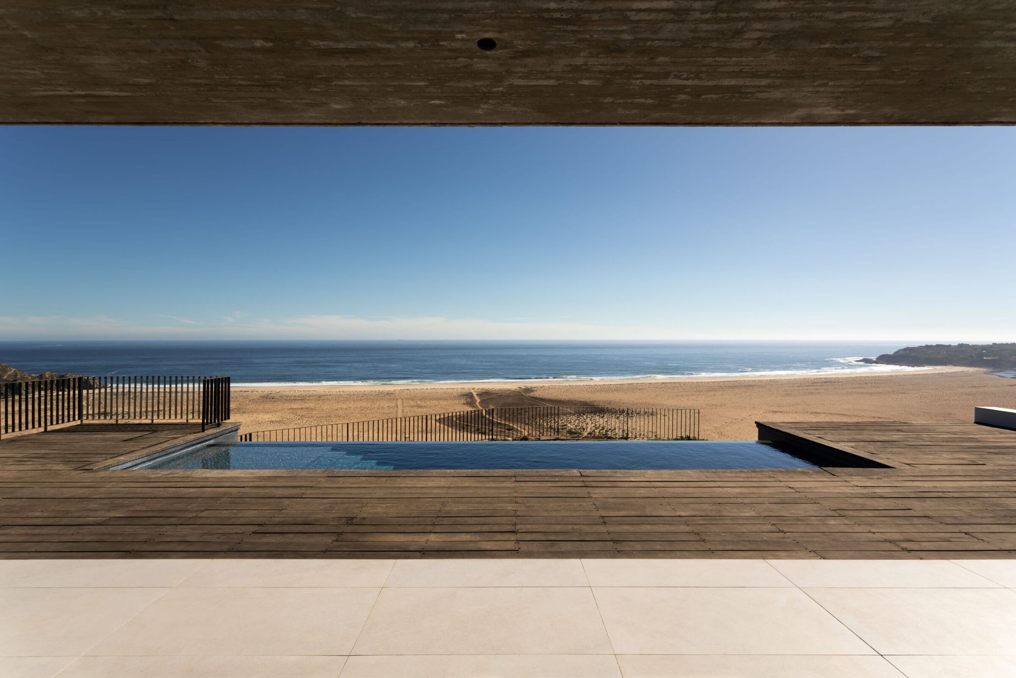 The Levitating Observatory: AFARQ Arquitectos Suspends Casa Alta Above the Chilean Coast