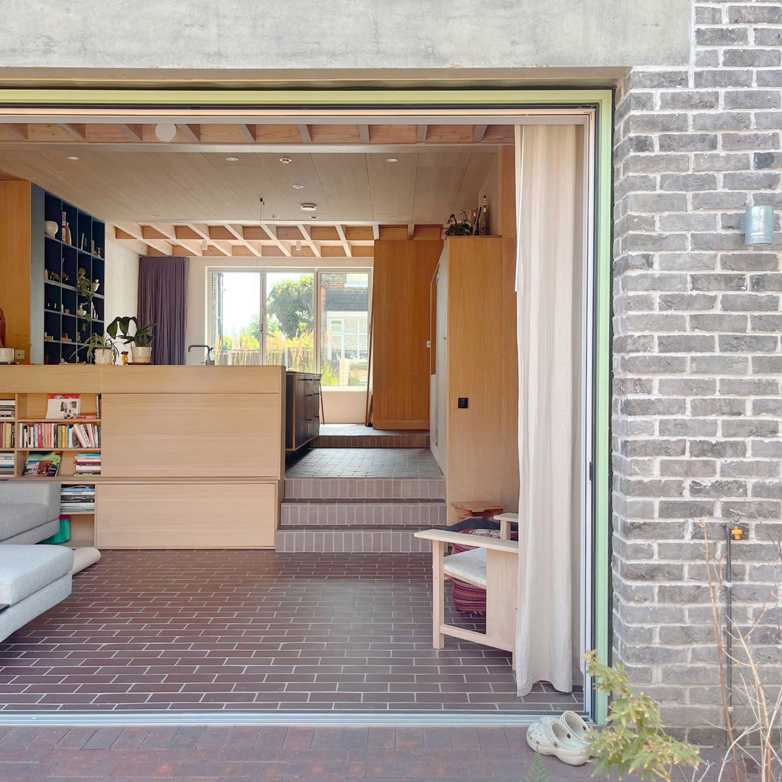 A Terraced House Built by Hand: What Salvaged Brick and Self-Build Culture Can Teach Urban Architecture