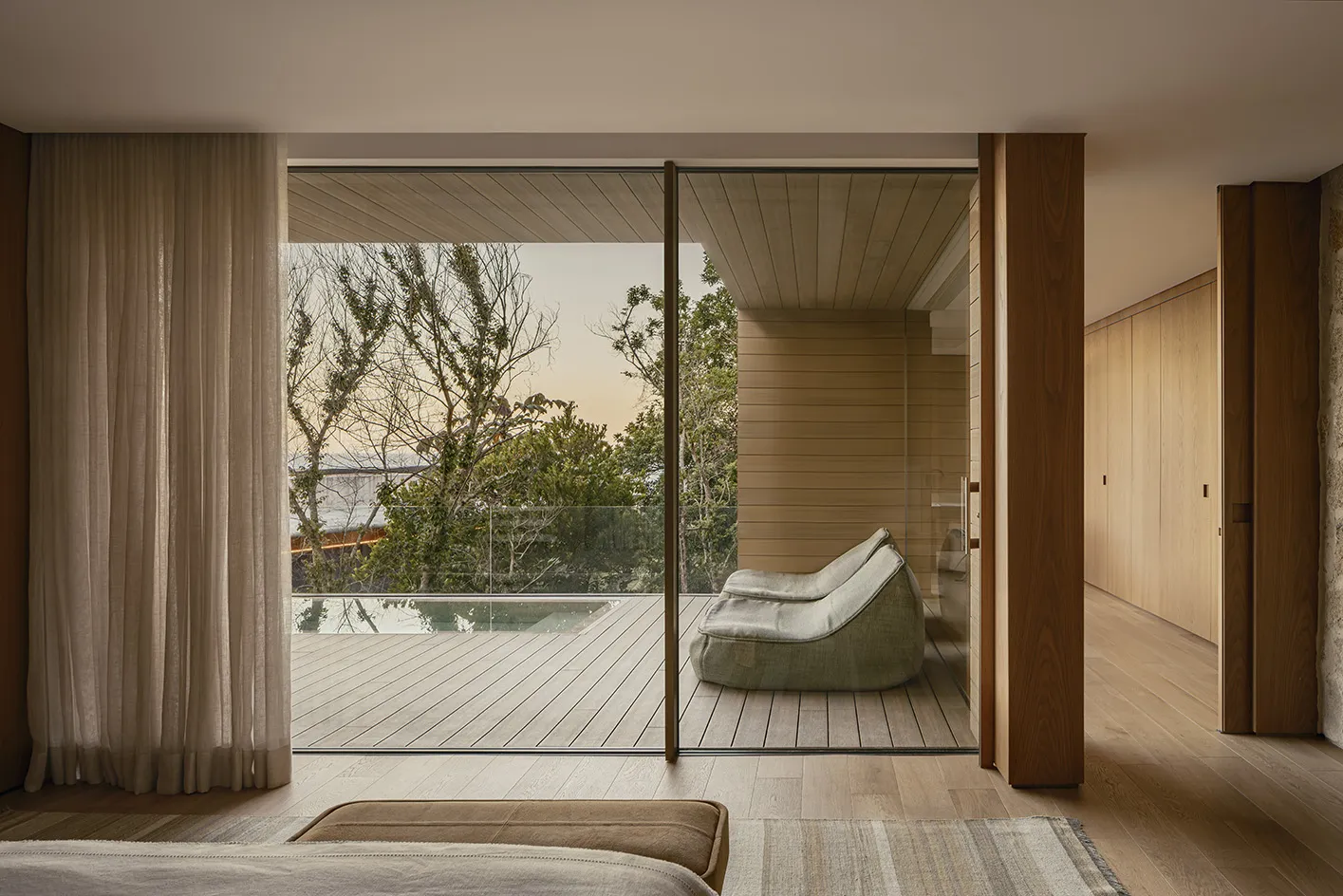 Bravissima House: A Tropical Modernism Framed By Light And Landscape