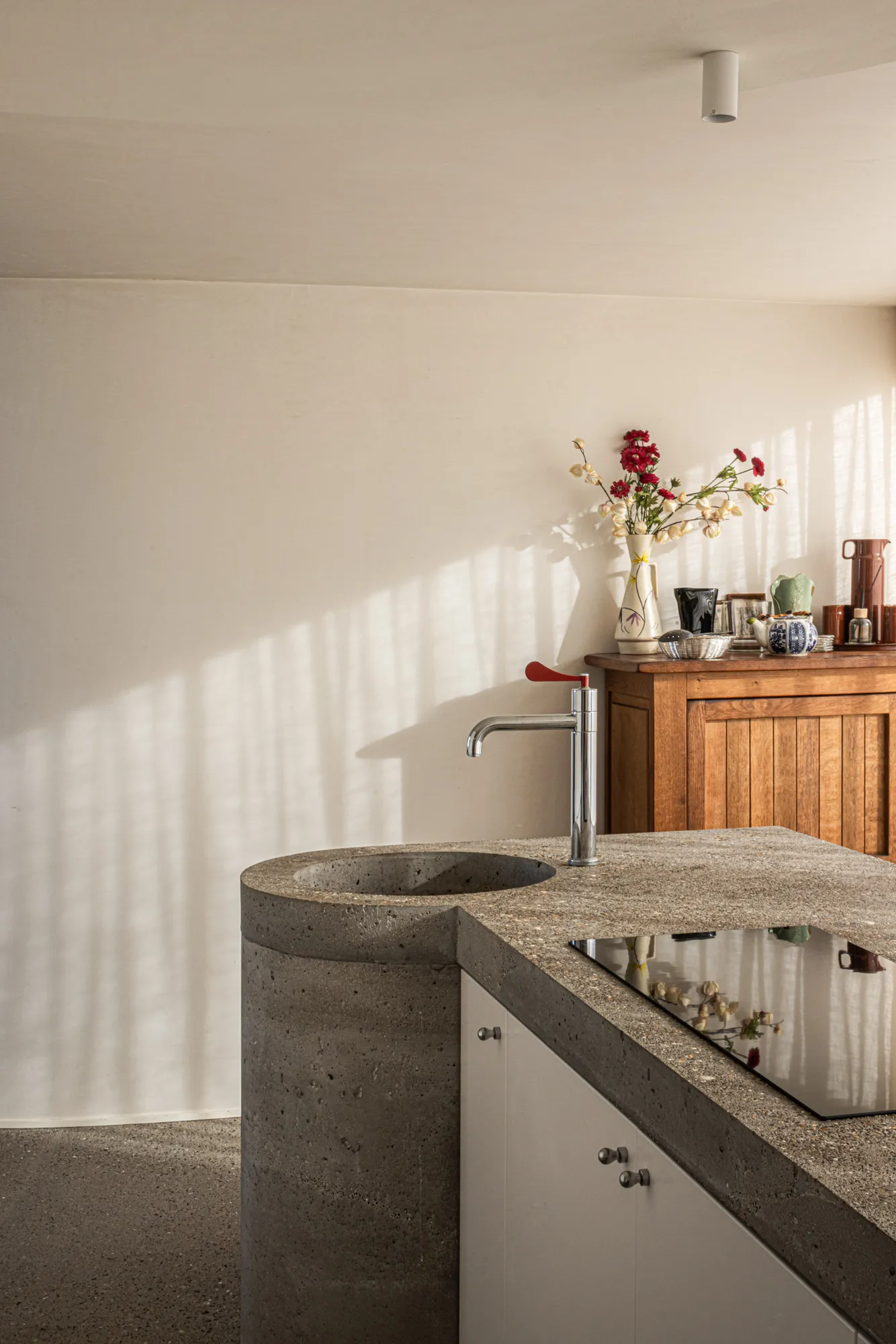 Shaped By Tide And Time: Inside Belgium’s Sculptural Concrete Seaside Villa