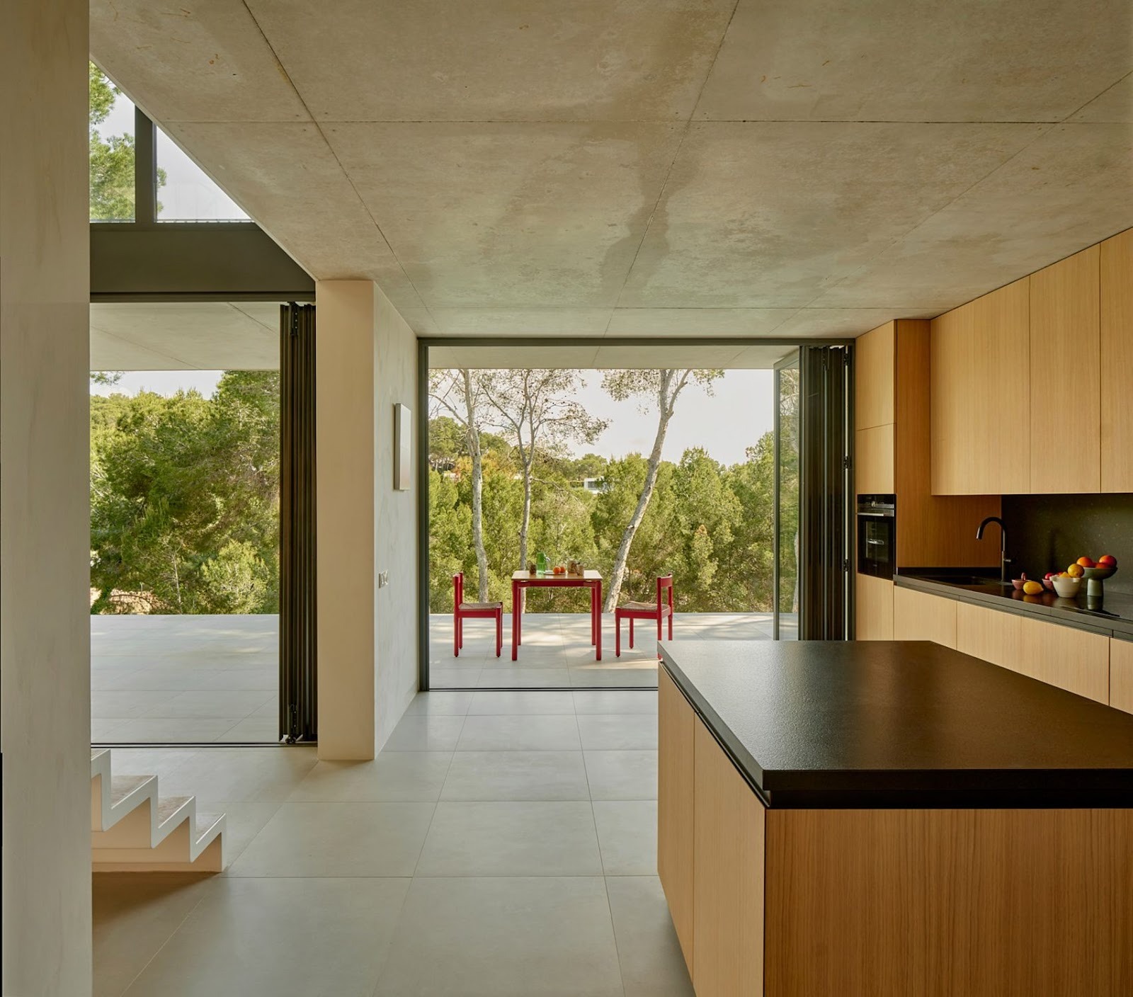 House in Cala Tamarit by Rául Sánchez Architects: A Coastal Home Built from Angles, Light and Memory