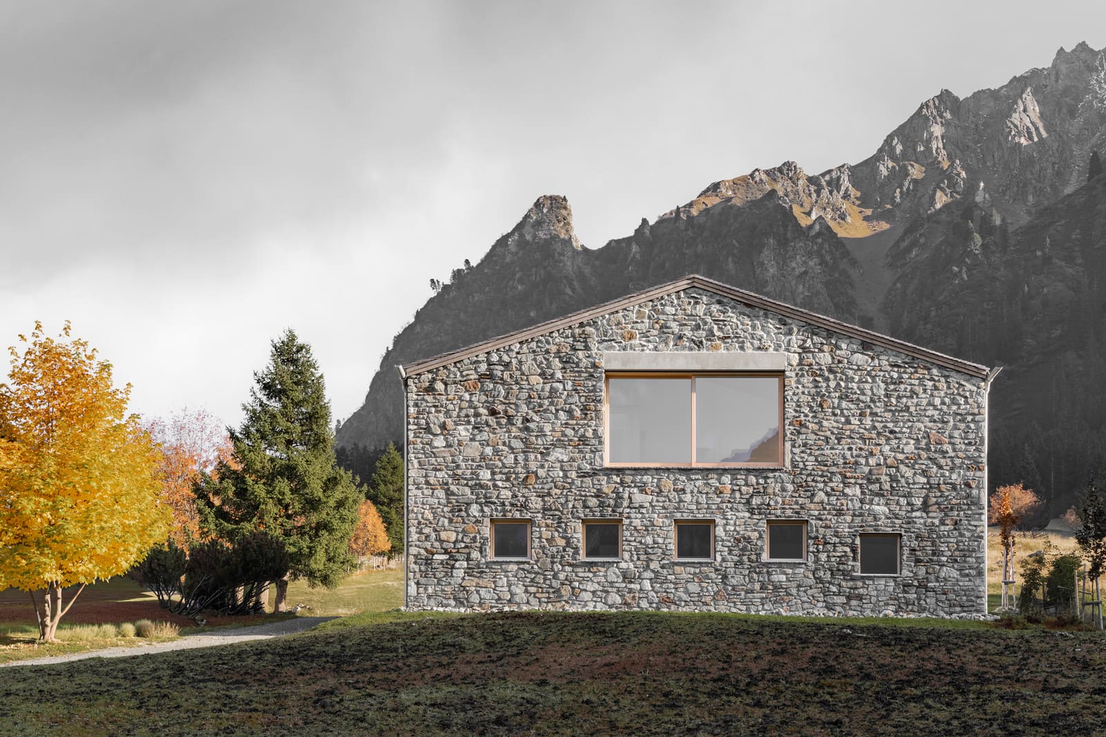Where Alpine Tradition Meets Contemporary Gallery Space