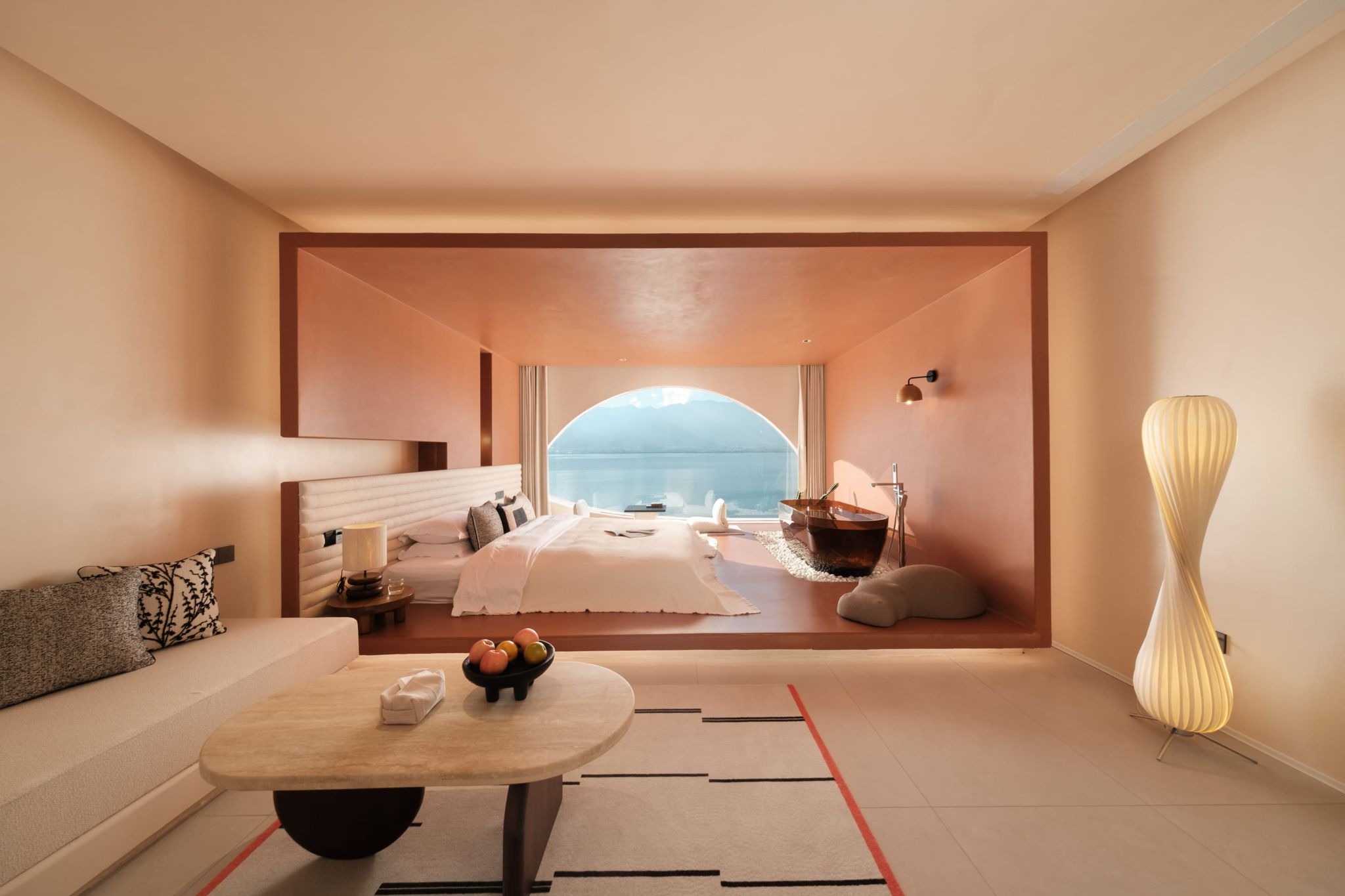 Twilight in Erhai and the Architecture of Curved Silence in Dali