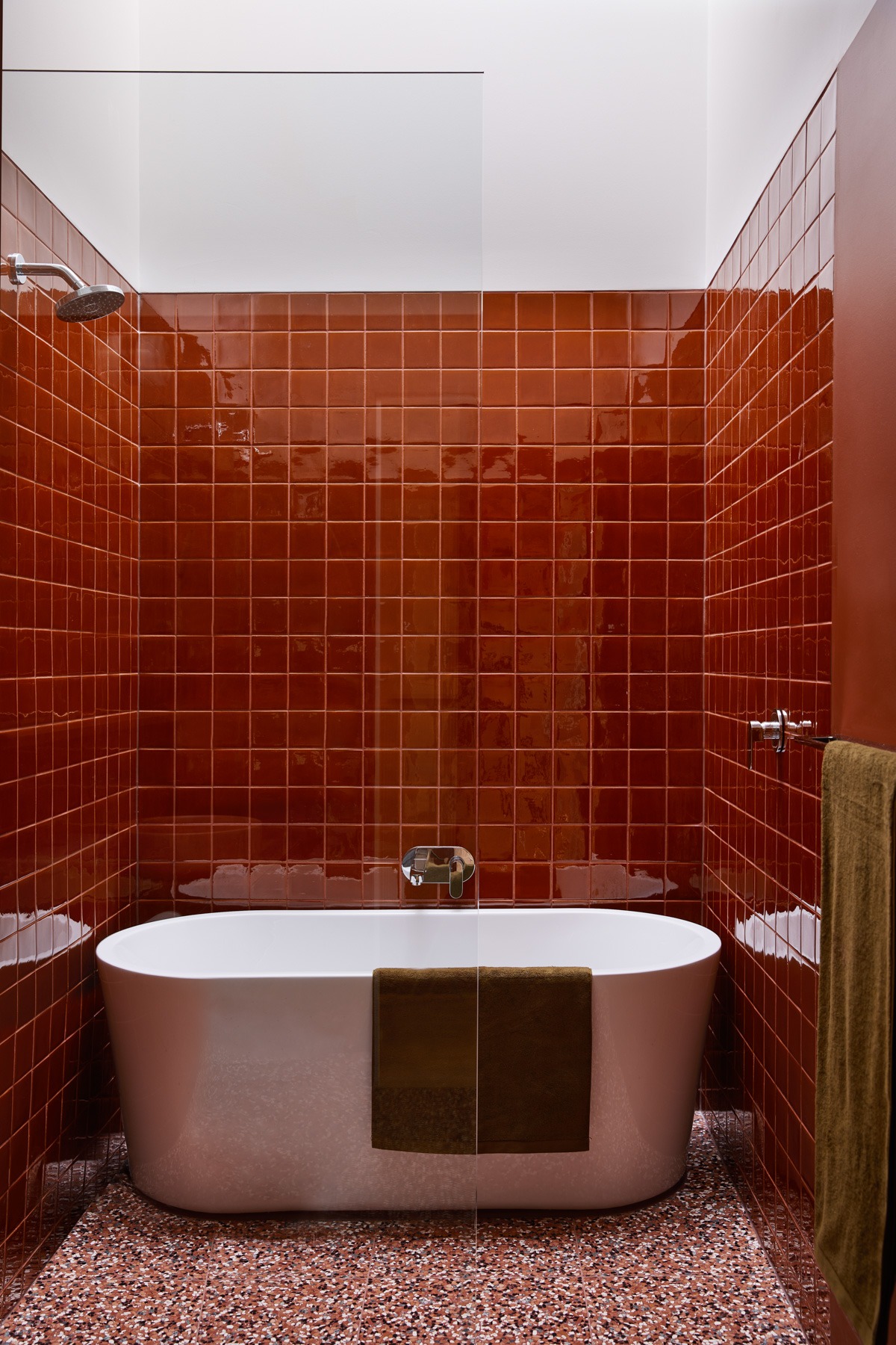 Top Picks - 8 Bathrooms Radiating Hot-tone Elegance