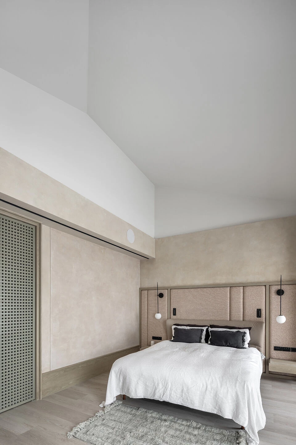 House LU: A Town-House Reimagined as a Fluid Sequence of Space, Light and Life
