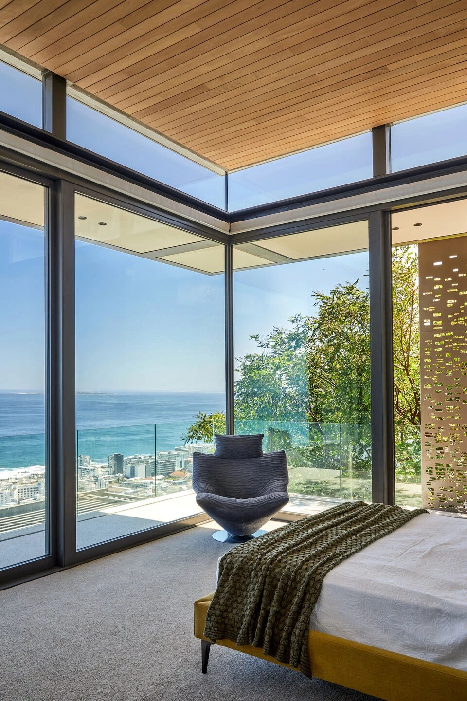 Wave Villa: ARRCC’s Sculptural Concrete Roof Mirrors the Rhythms of Cape Town’s Atlantic Seaboard