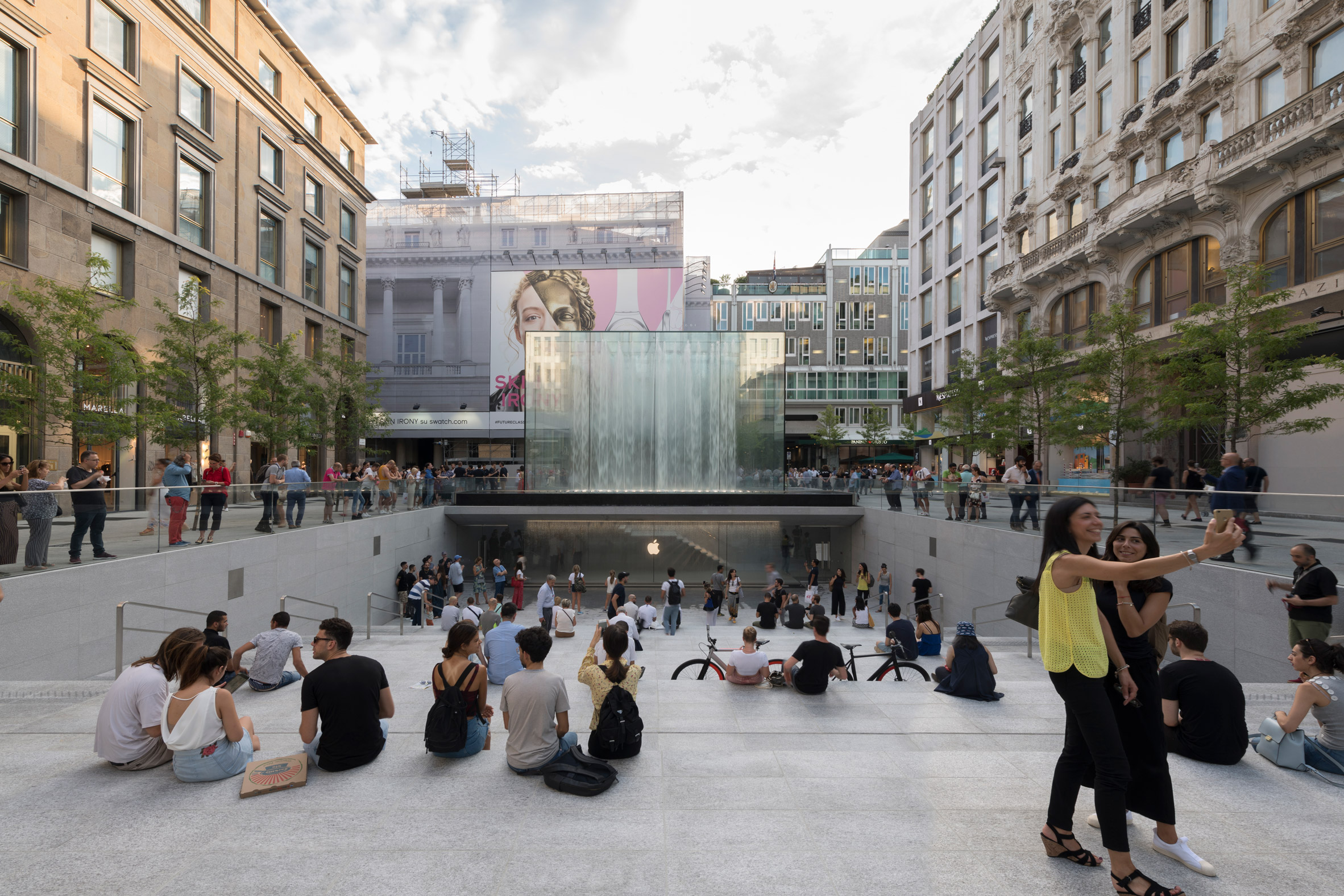 Experiments In Light: How Apple’s Stores Turn Minimalism Into A High-tech Cathedral Experience