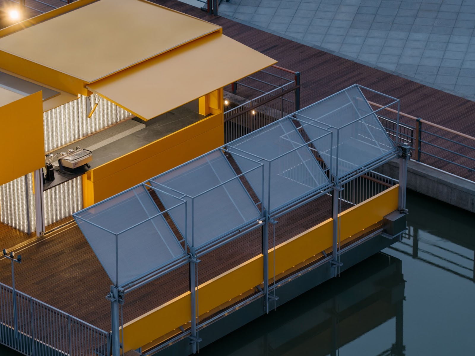 The Bloom Box Café: SoBA Architects Creates a Floating Pavilion of Light in Kunshan