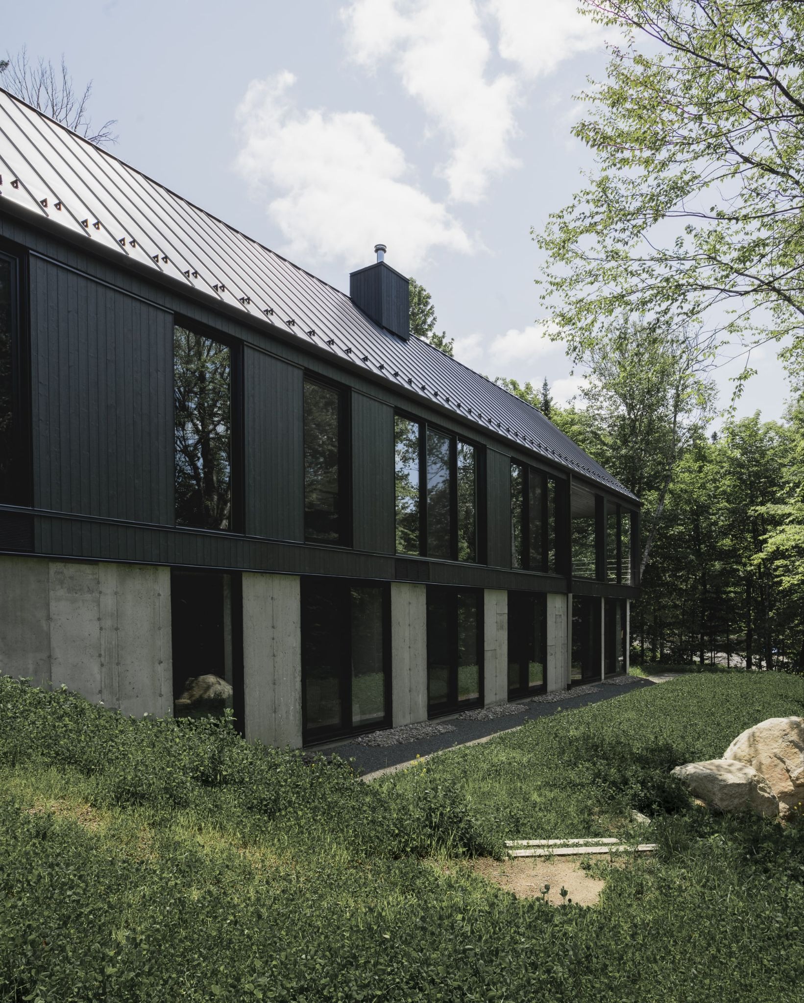 DKA Architects Composes a Rhythmic Sanctuary at Lac-Rougeaud