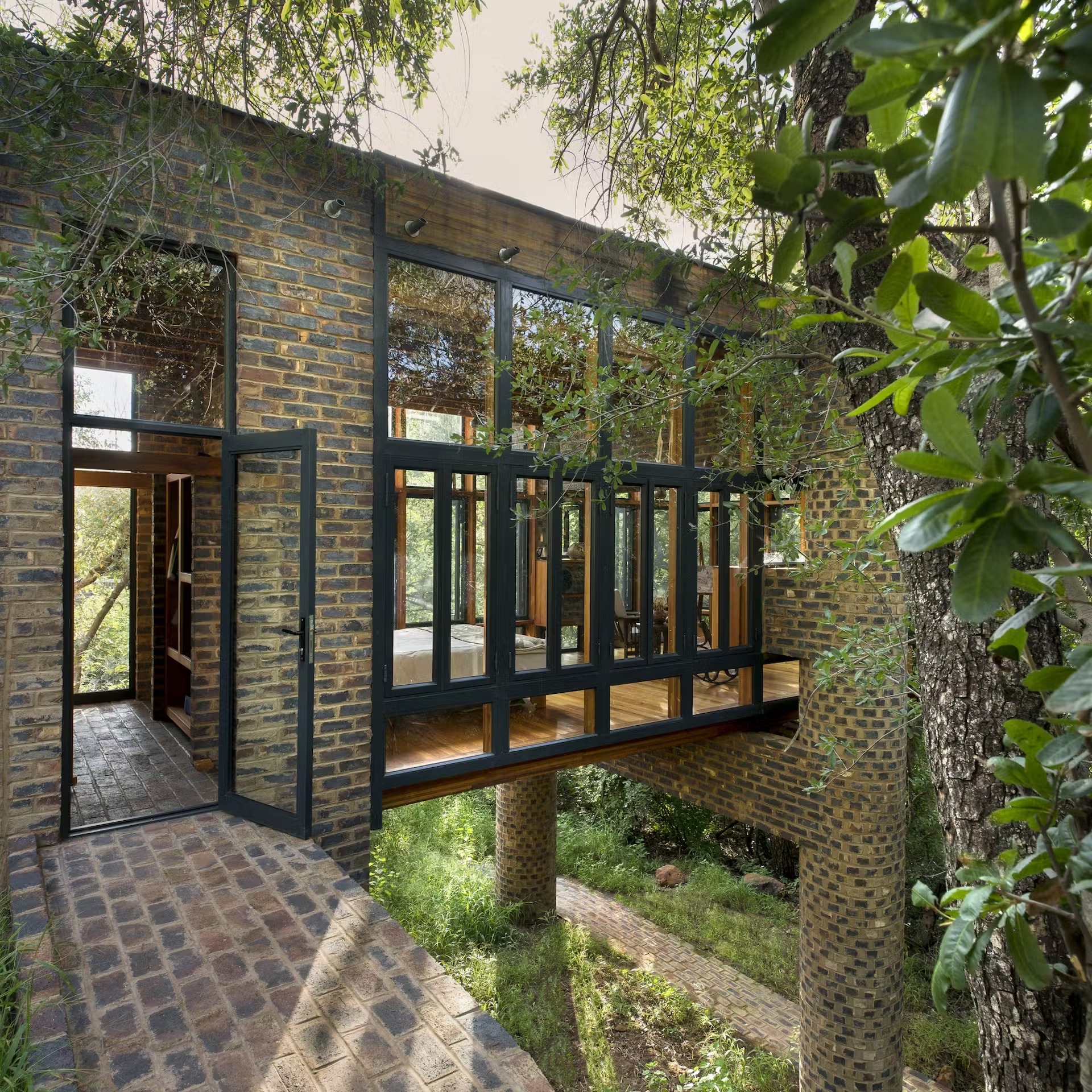 The Elegance of Aerodynamics: House of the Tall Chimneys - Passive Mastery in the South African Bush