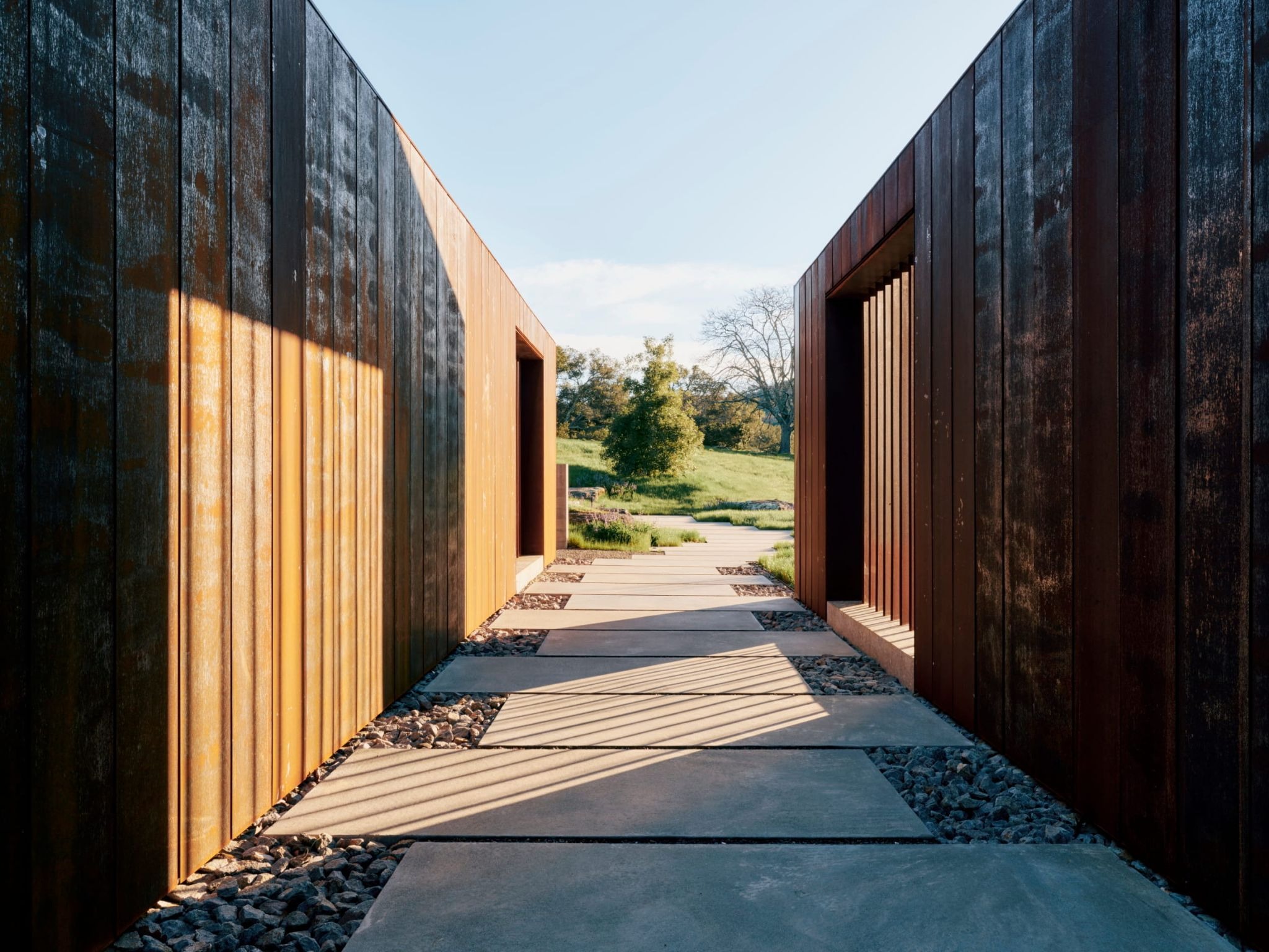 The Architecture of Erasure: Edmonds + Lee Curates a State of 'Amnesia' in Napa Valley