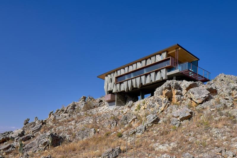 The Earth Returns Home: rtresarquitectos Sculpts Rumi Ñahui from the Peruvian Andes