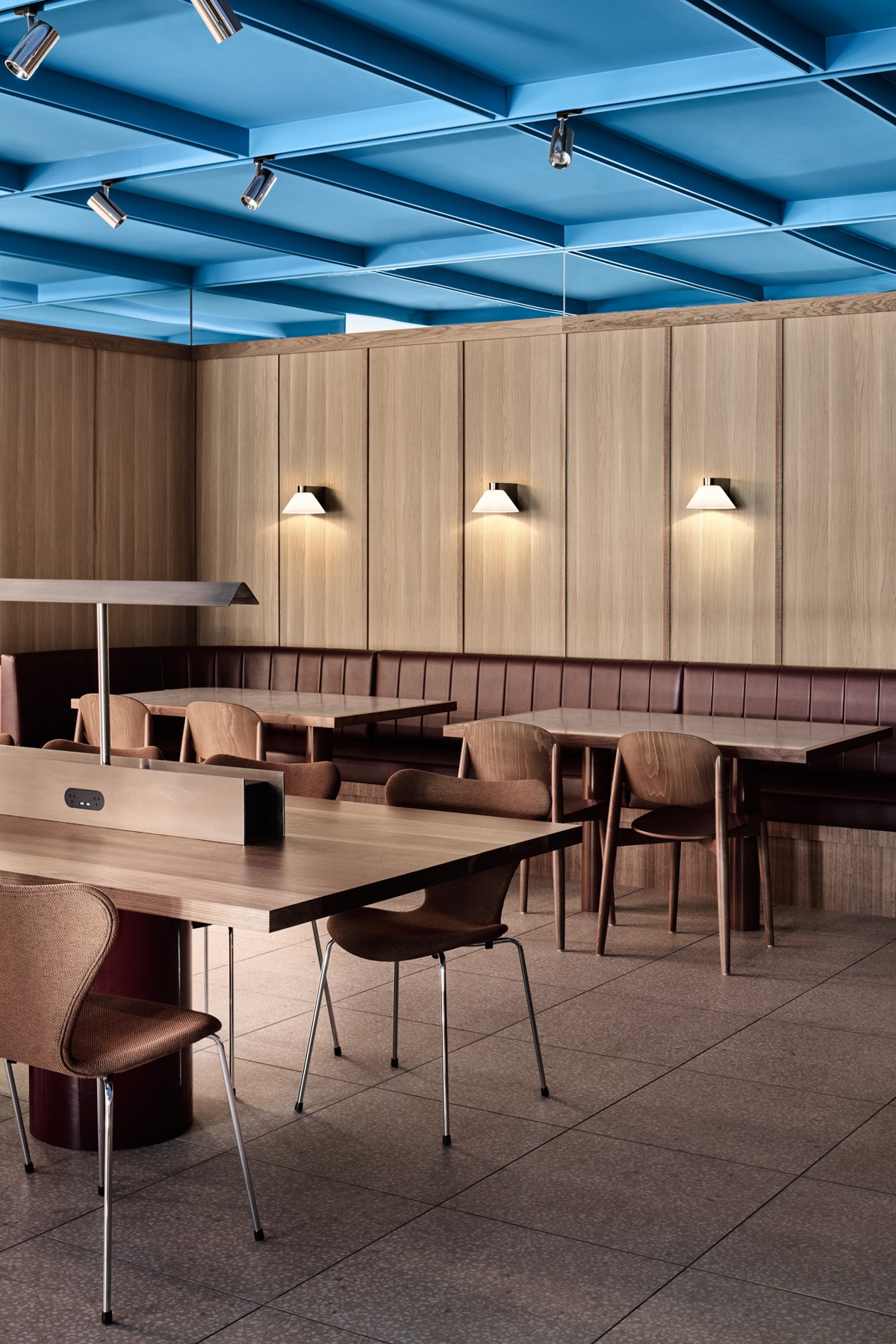 A Caffeine Sanctuary: Studio Tate Infuses 440 Collins Street with Tactile Warmth