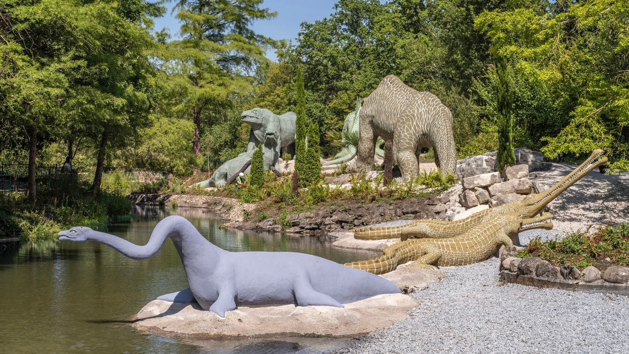 When Victorian Scientists Built Dinosaurs Before They Knew What Dinosaurs Looked Like