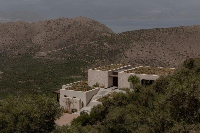 Sculpting the Ridge: Block722 Weaves "O Lofos" into the Cretan Horizon