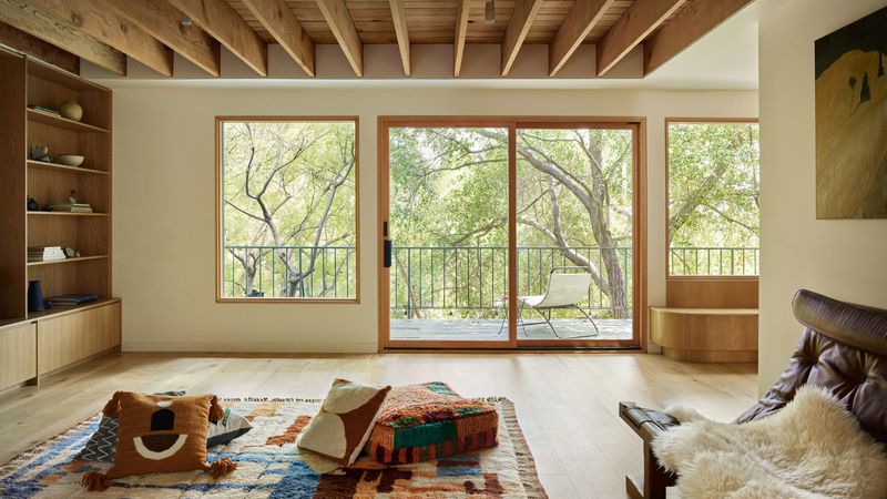 Cover Architecture Breathes New Oxygen into a Dormant Pasadena Post-and-Beam