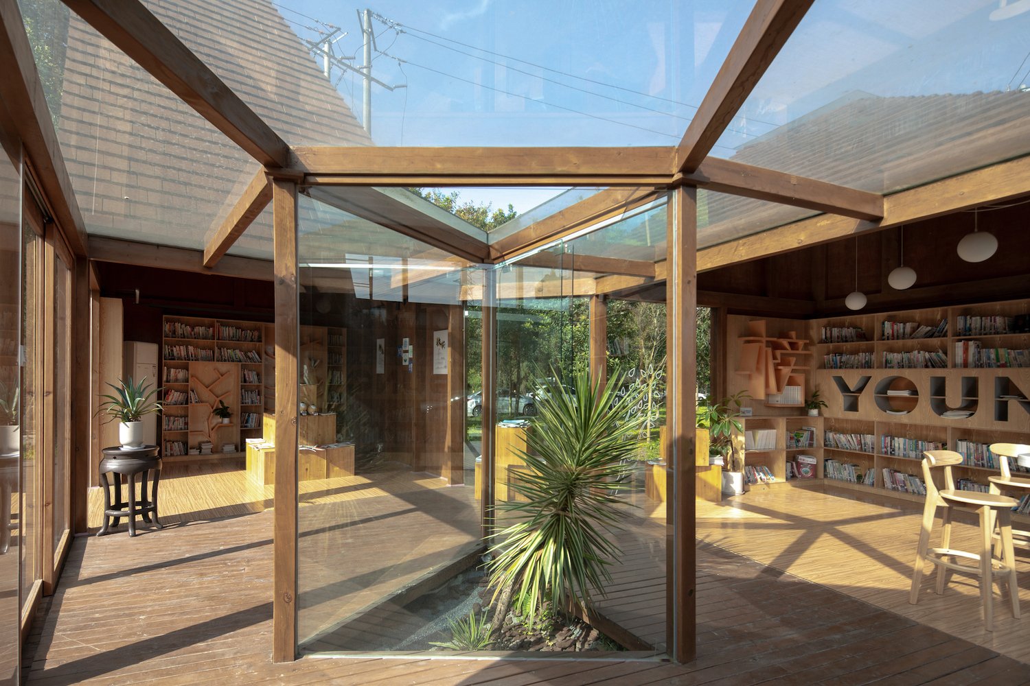 Top Picks - 7 China’s Extraordinary Bookstores Where Design Becomes The Narrative