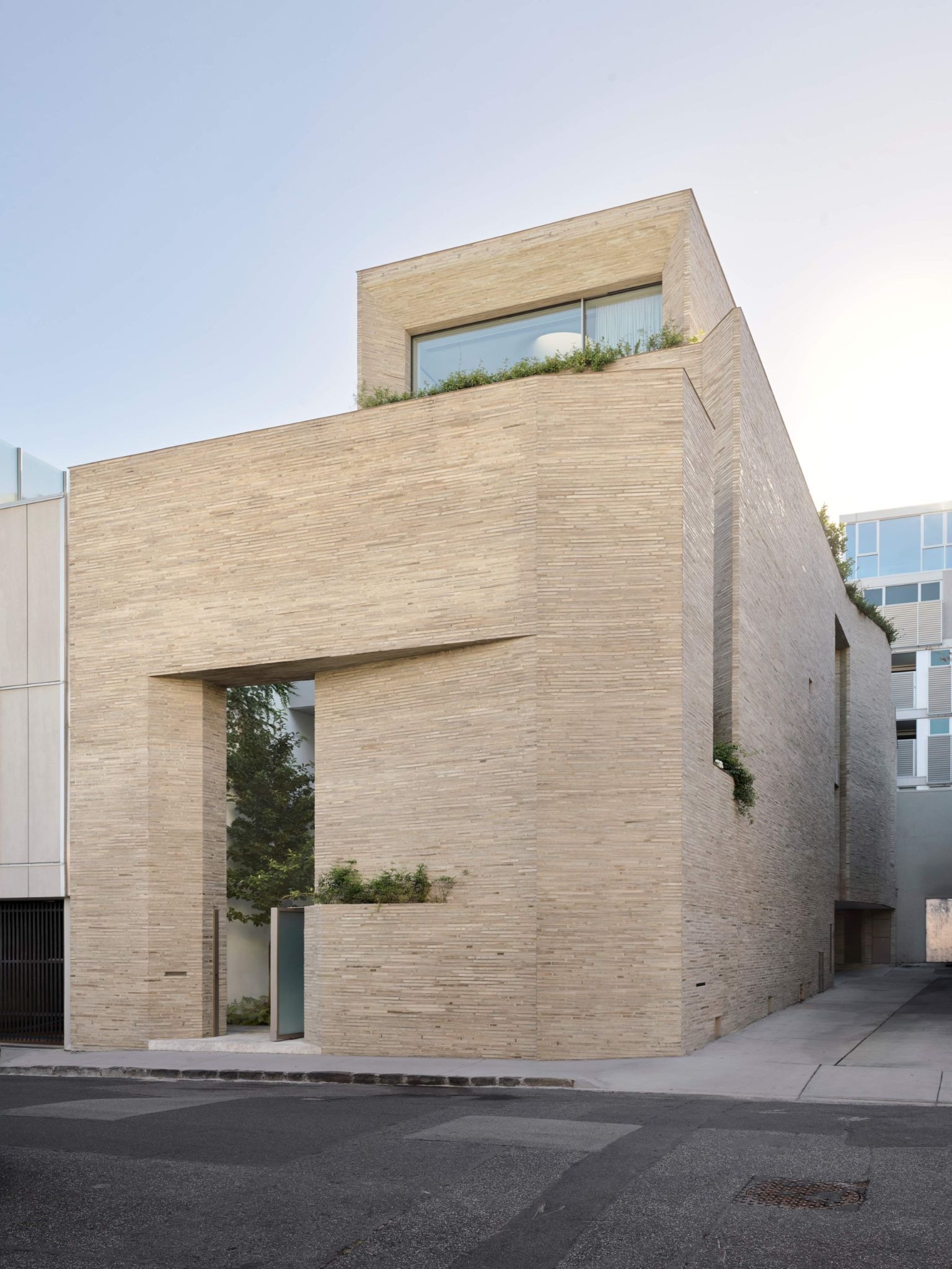 The House of Light by Jolson: A Sculpted Retreat of Craft, Material, and Light