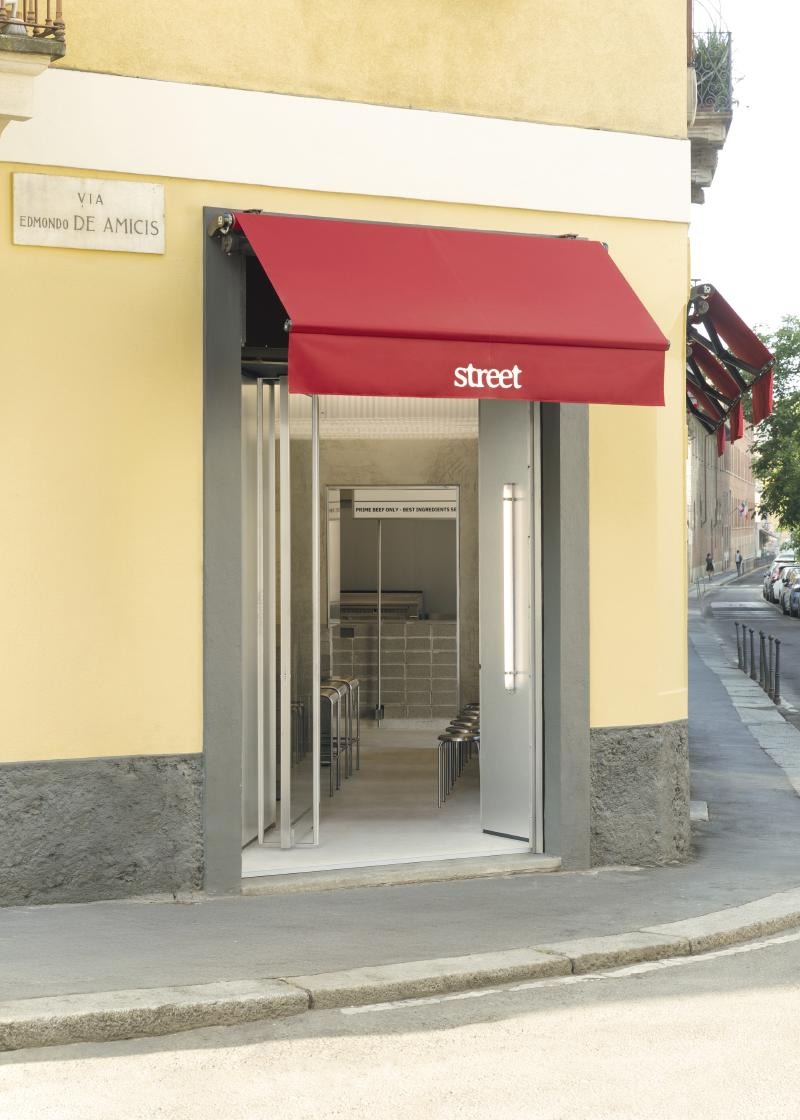 The Stainless Shrine: SOLUM Elevates the Smash Burger in Milan