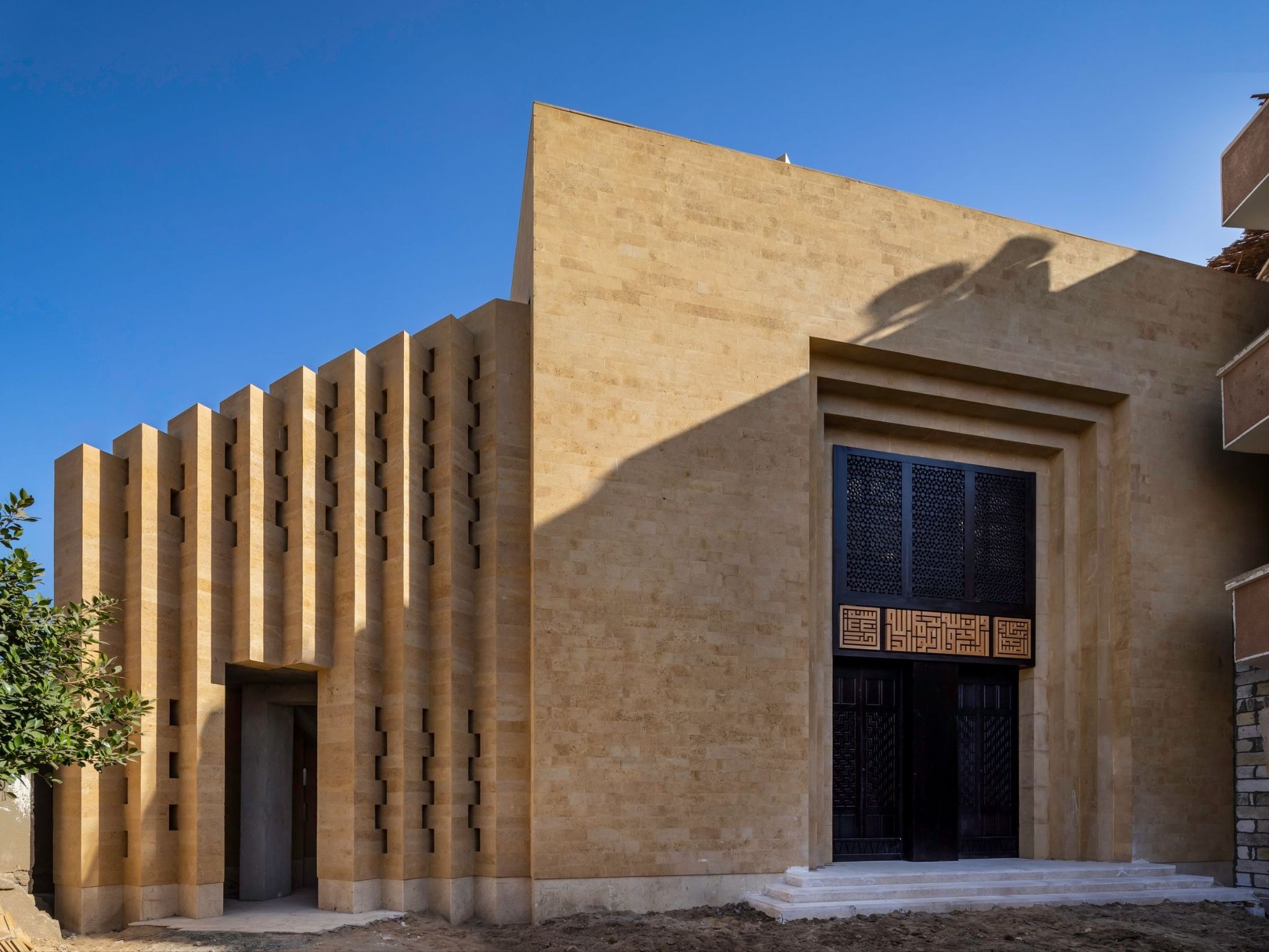 The Dome Factory: Basuna Mosque Reclaims Tradition and Community with 108 Wind Catchers