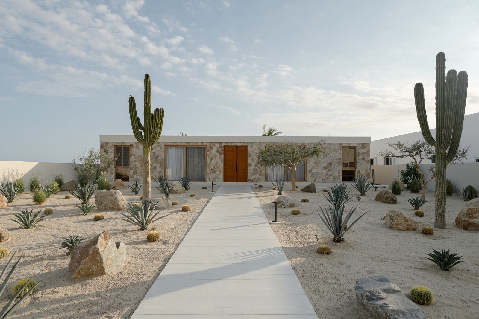 Casa Suna: A Home Shaped by Light and Stillness in La Ribera