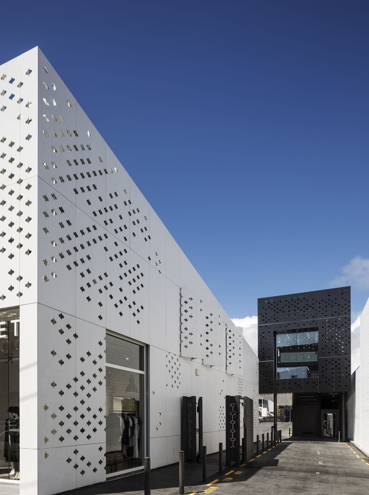 Re-Weaving Urban Fabric: Pollen Street Office by RTA Studio Transforms Ponsonby’s Lane Network