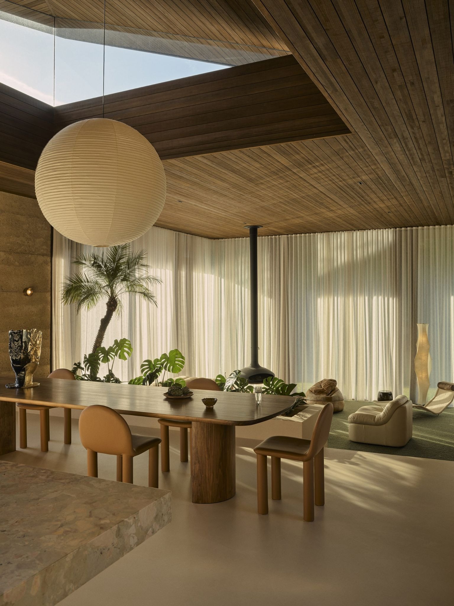 Finca Talluca: A Currumbin Valley Retreat Where Brutalism Meets Midcentury Poise
