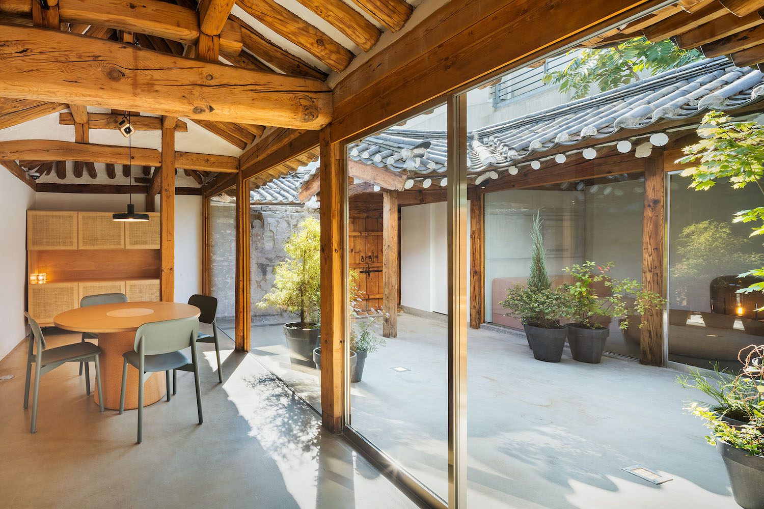 Designing Calm In The City: How Blue Bottle Cafés Create Micro-sanctuaries In Urban Environments