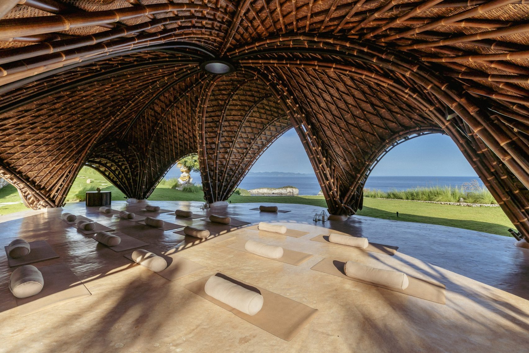The Living Structure: Pablo Luna’s Intaaya Retreat Dissolves into the Indonesian Landscape