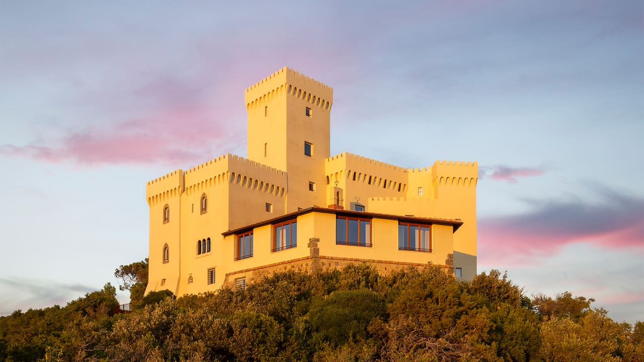When a Medici Watchtower Becomes a Modern Retreat Above the Tuscan Sea
