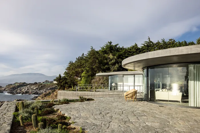 Stretching the Concrete Horizon Across the Chilean Cliffs