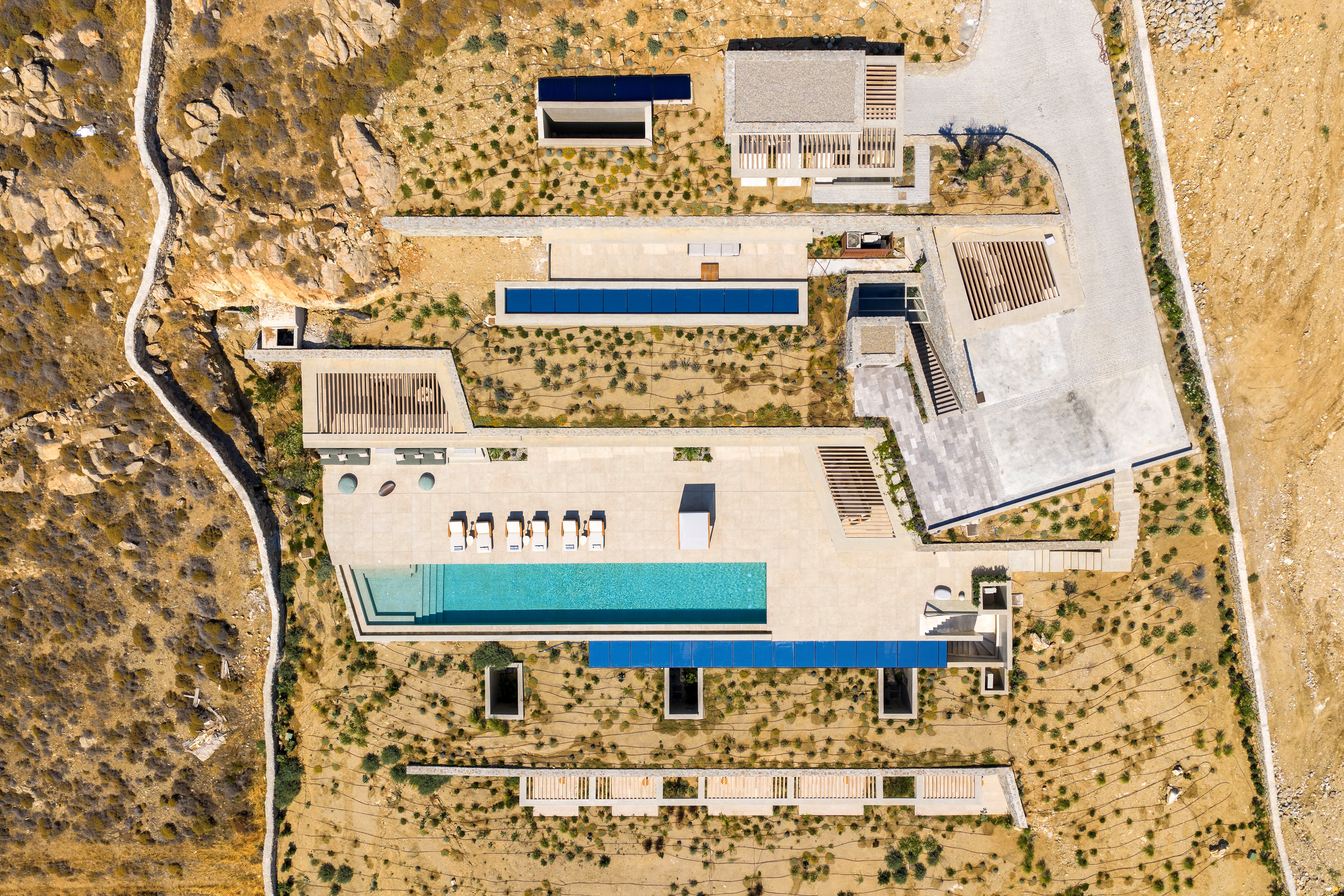 OIKēMA: Carving A Home Into The Aegean Earth