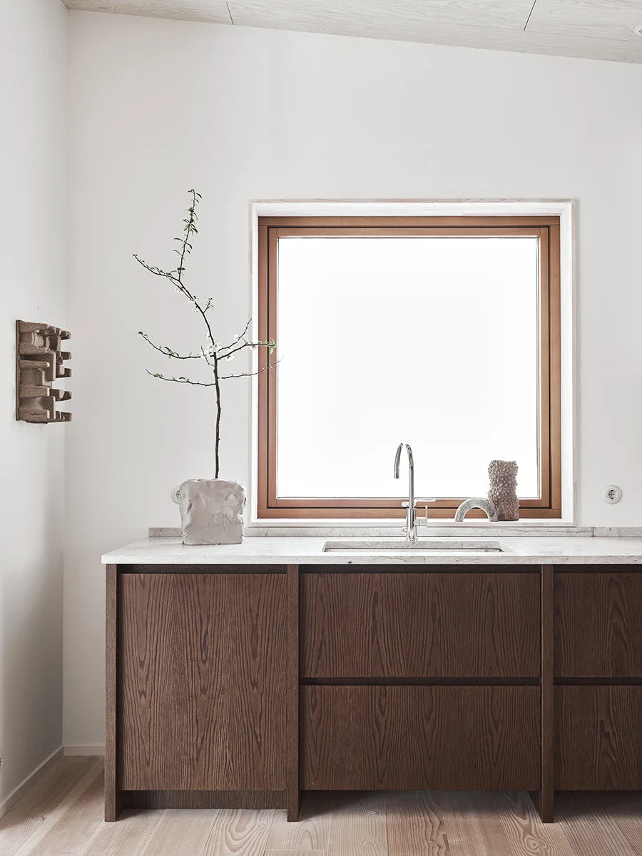 Top Picks – 6 Kitchens Where Cabinetry Becomes Wall Architecture
