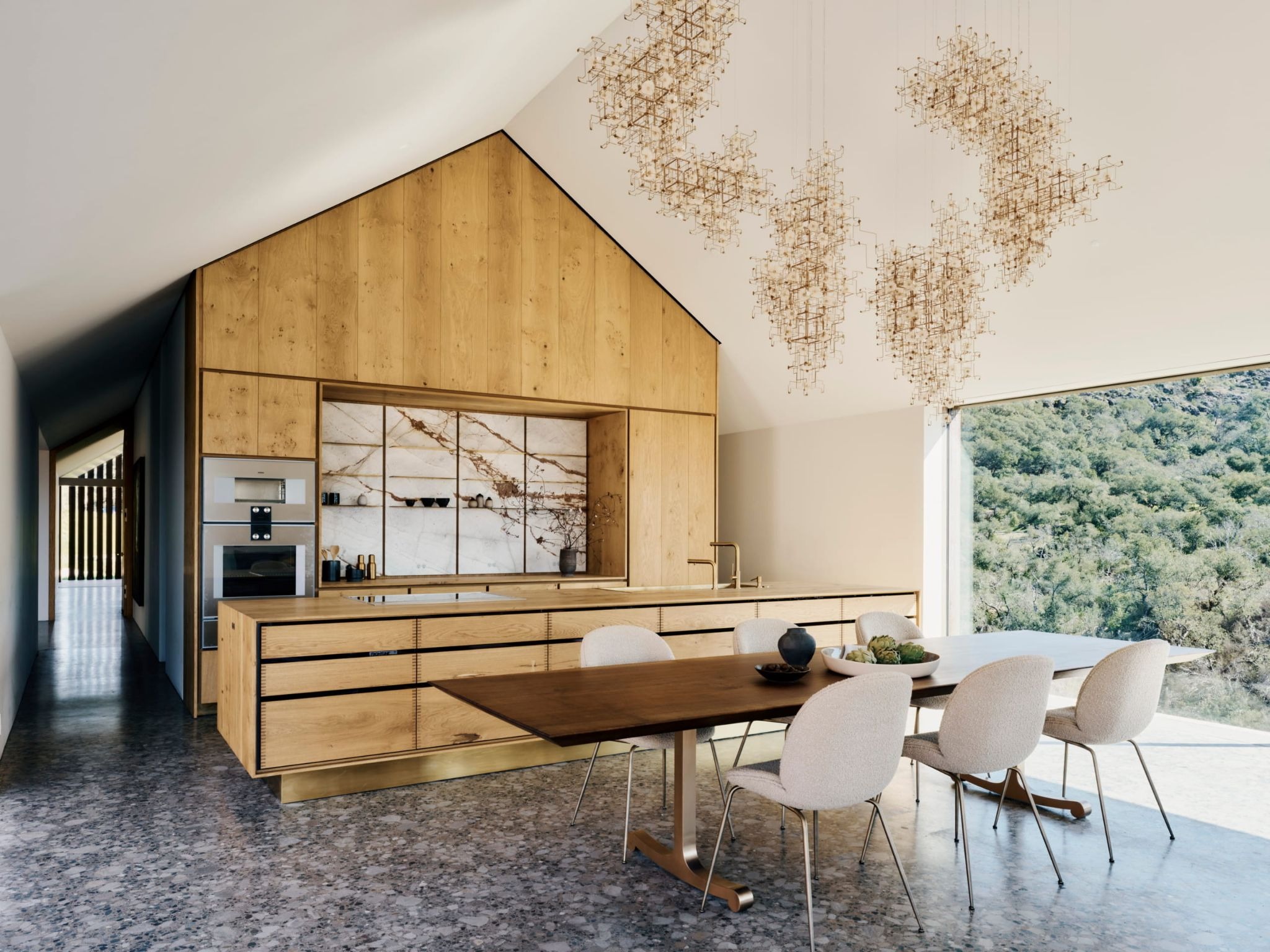 The Architecture of Erasure: Edmonds + Lee Curates a State of 'Amnesia' in Napa Valley