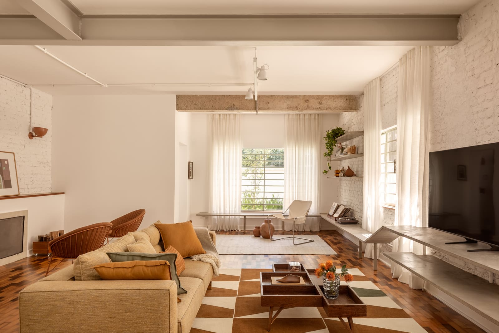 When Preservation Meets Fluidity: Rethinking a 1940s São Paulo Home